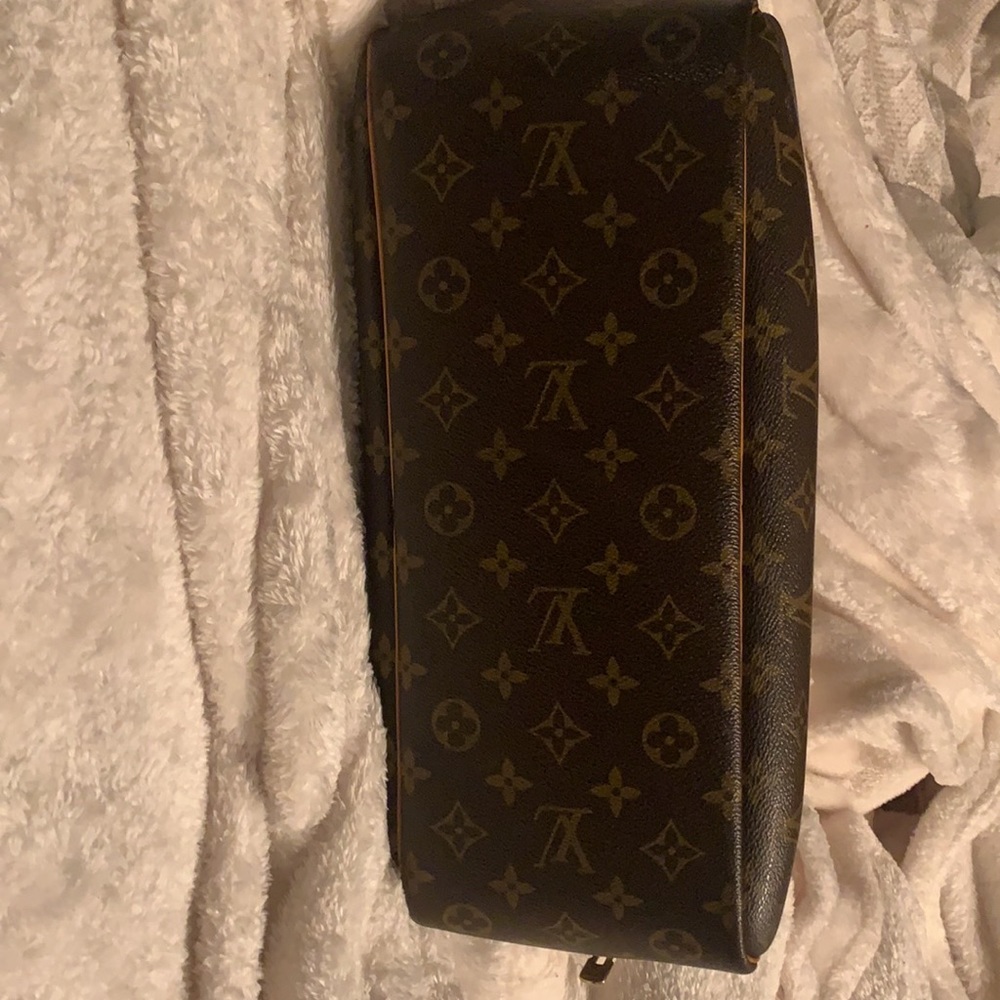 Louis Vuitton Deauville, Made in Paris, France. $595 Good condition. - Picture 8 of 10
